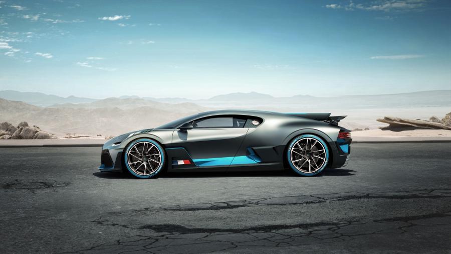  Bugatti Divo 2018 года  (фото 18 из 46)